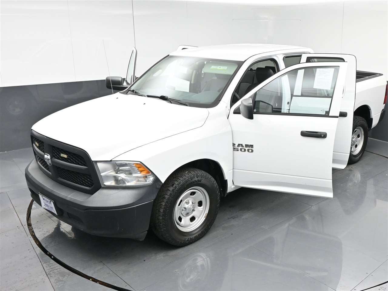 RAM 1500 Tradesman Quad Cab 2WD 2018