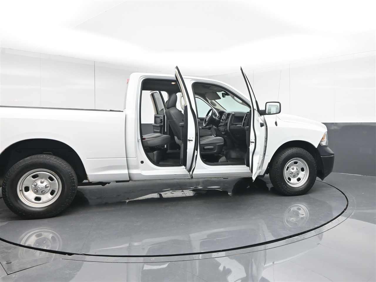 RAM 1500 Tradesman Quad Cab 2WD 2018
