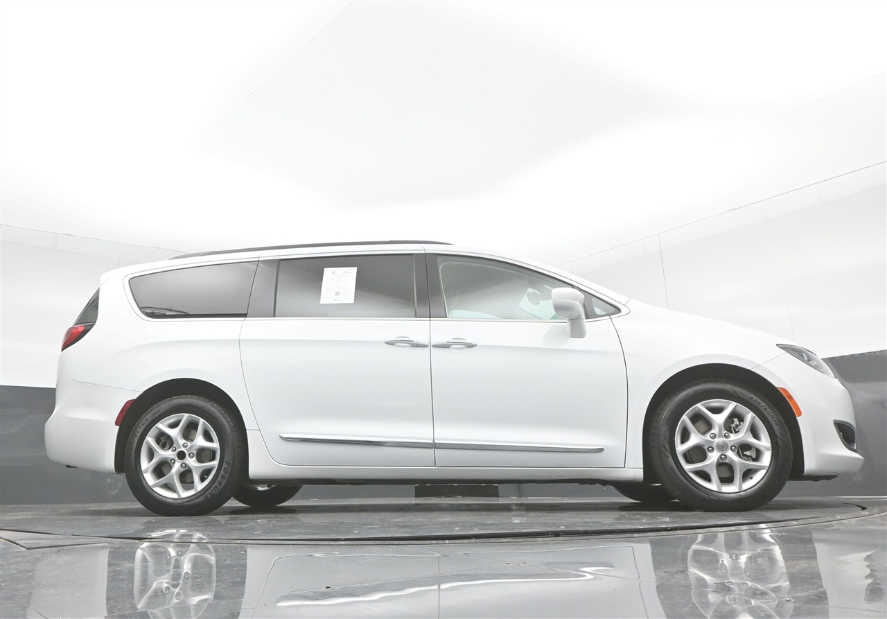 Chrysler Pacifica Touring-L 2017