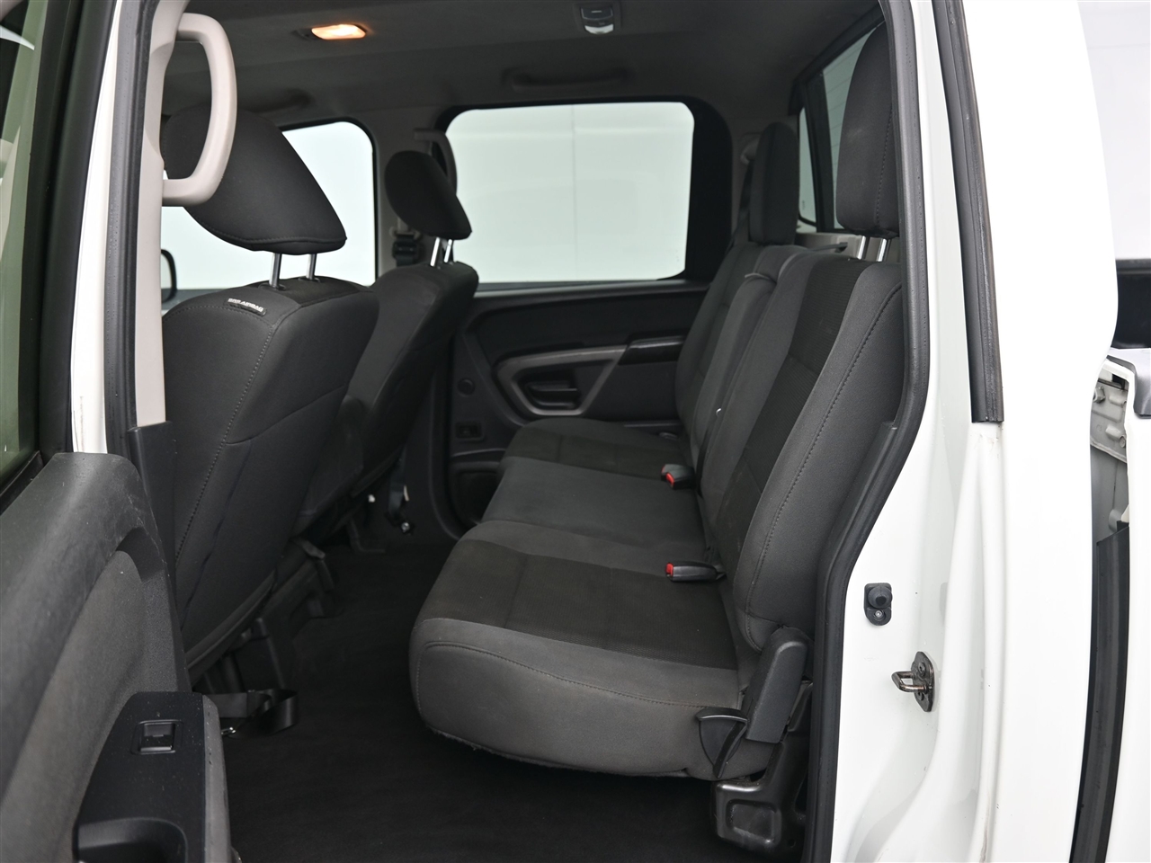 Nissan Titan S Crew Cab 2WD 2015