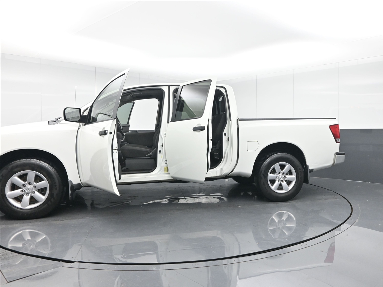 Nissan Titan S Crew Cab 2WD 2015