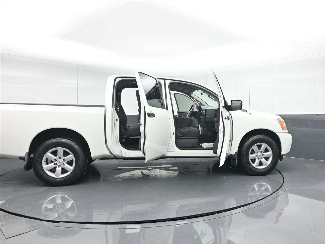Nissan Titan S Crew Cab 2WD 2015