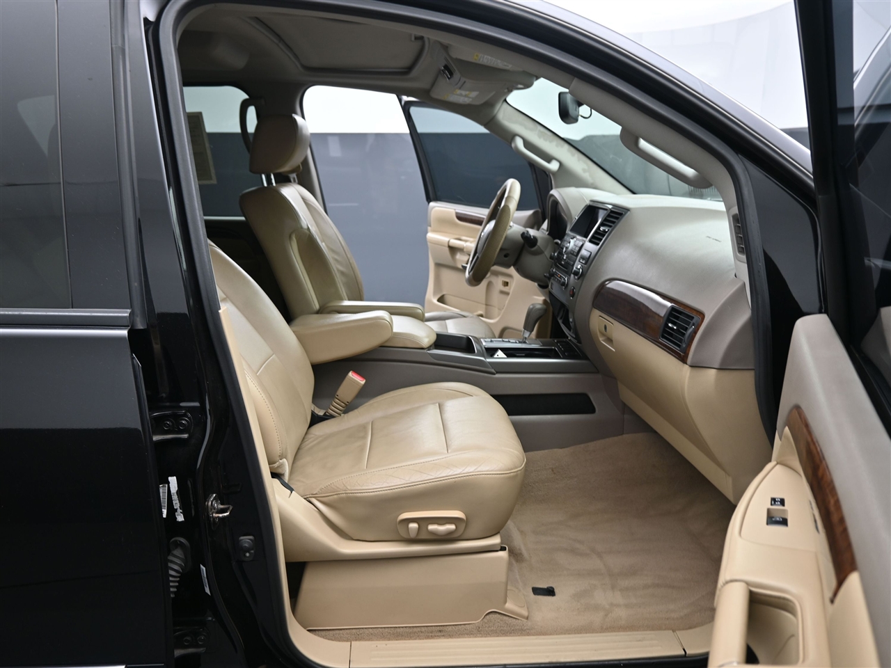 Nissan Armada Platinum 4WD 2013