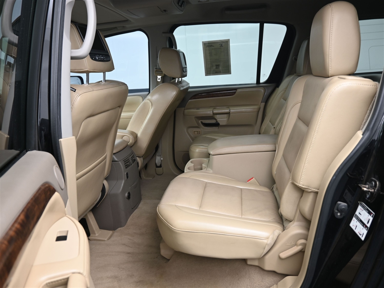 Nissan Armada Platinum 4WD 2013