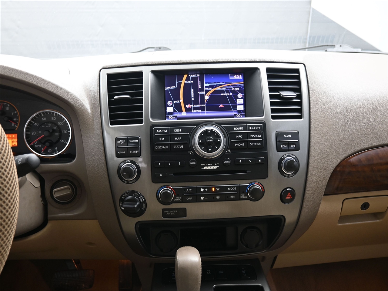 Nissan Armada Platinum 4WD 2013