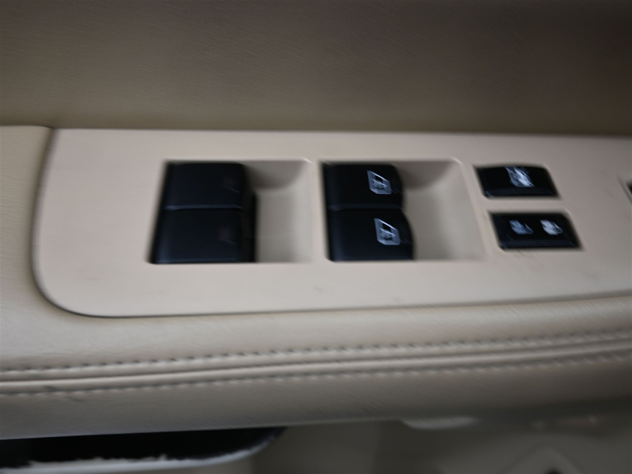 Nissan Armada Platinum 4WD 2013