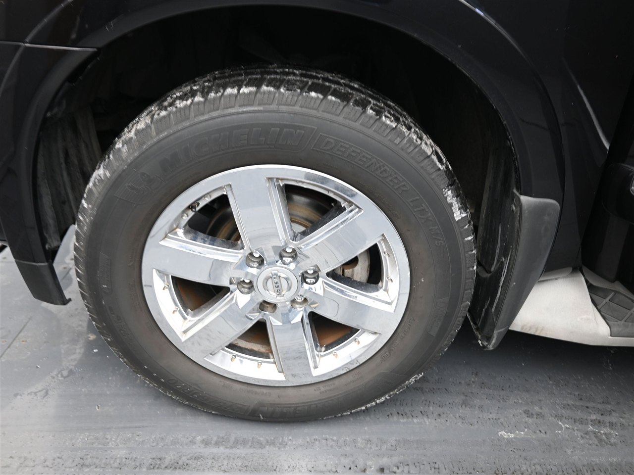 Nissan Armada Platinum 4WD 2013