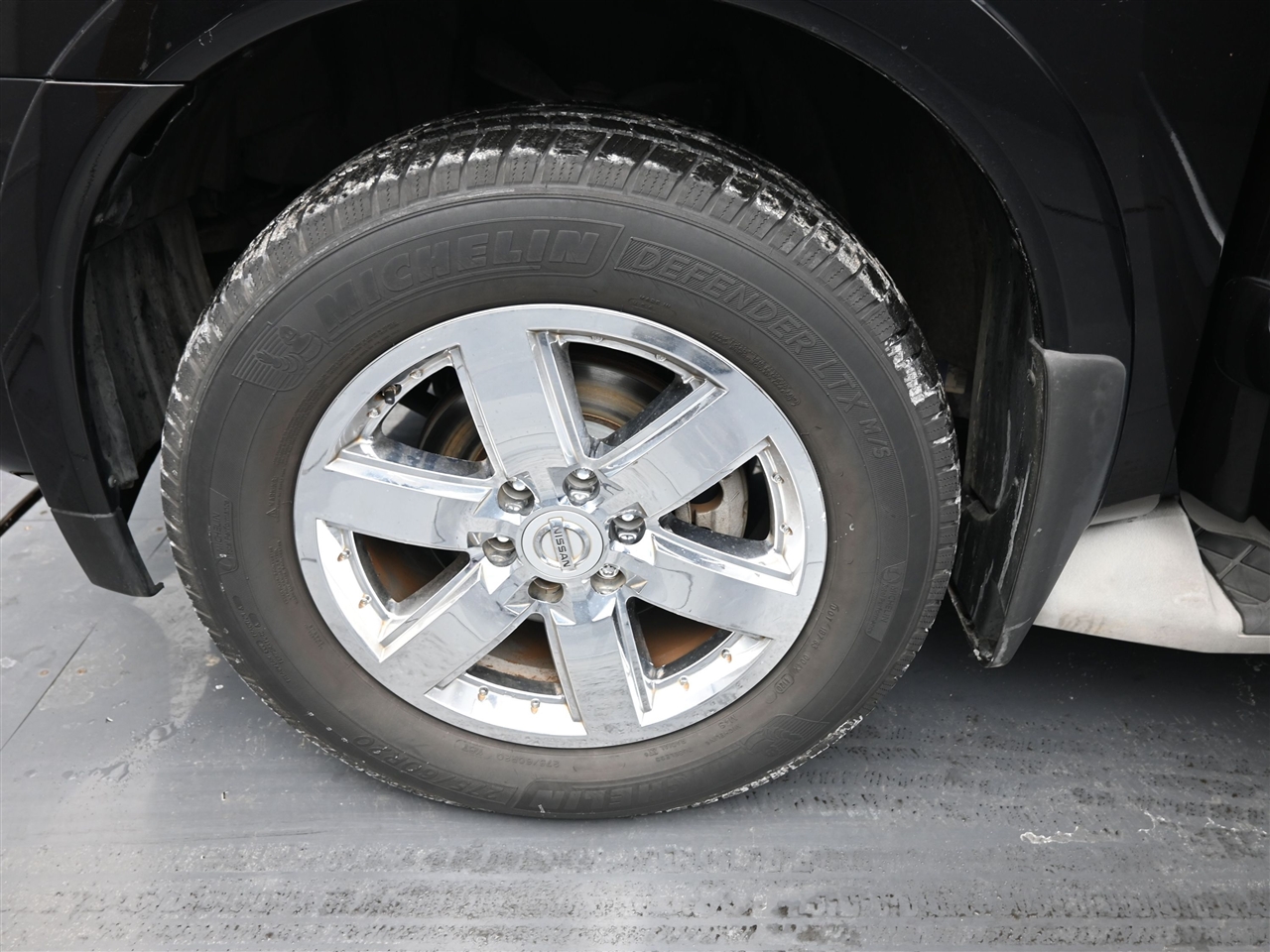 Nissan Armada Platinum 4WD 2013