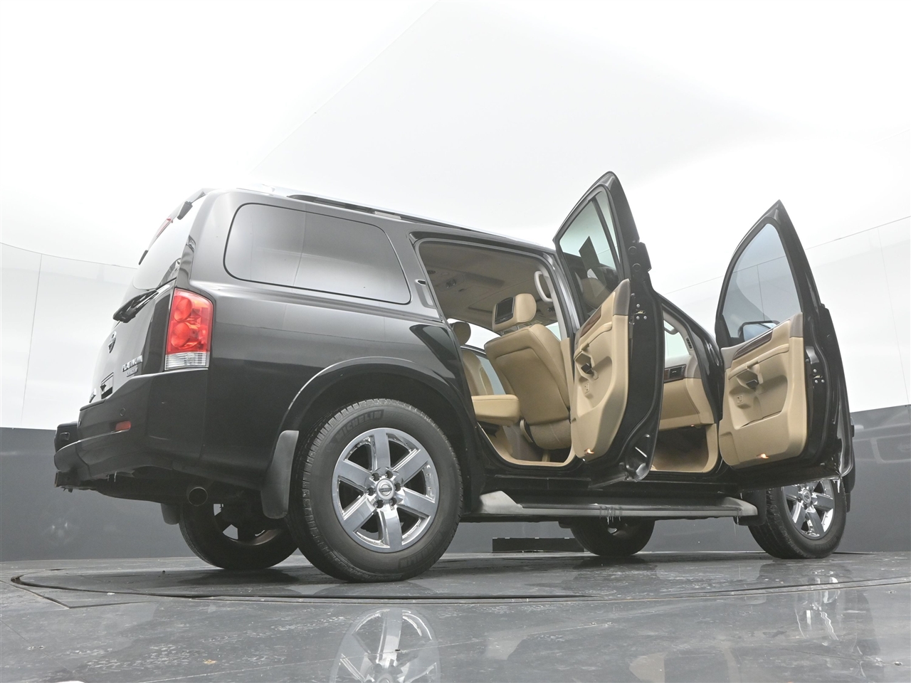 Nissan Armada Platinum 4WD 2013