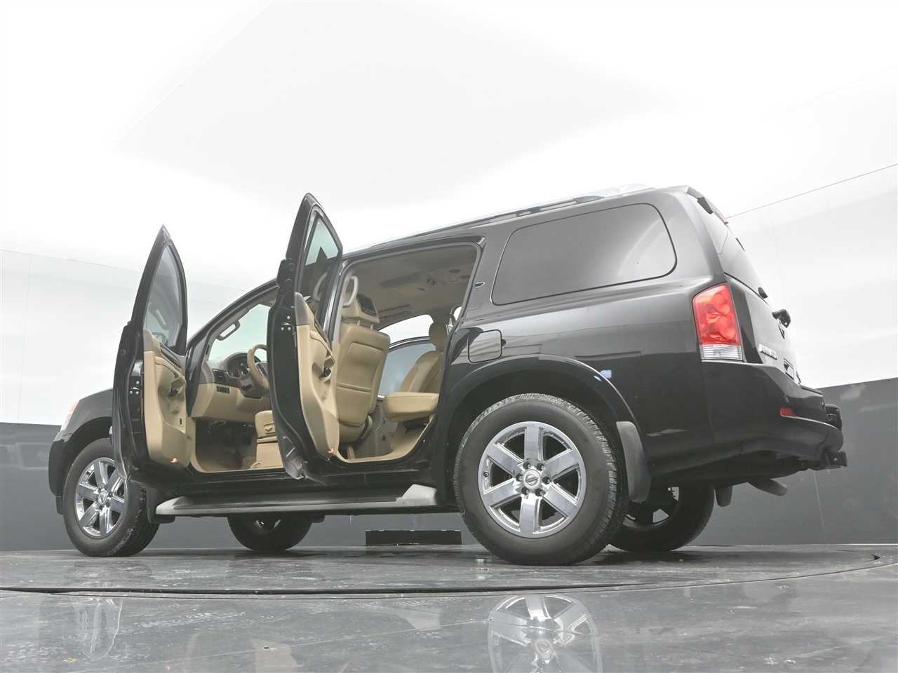 Nissan Armada Platinum 4WD 2013