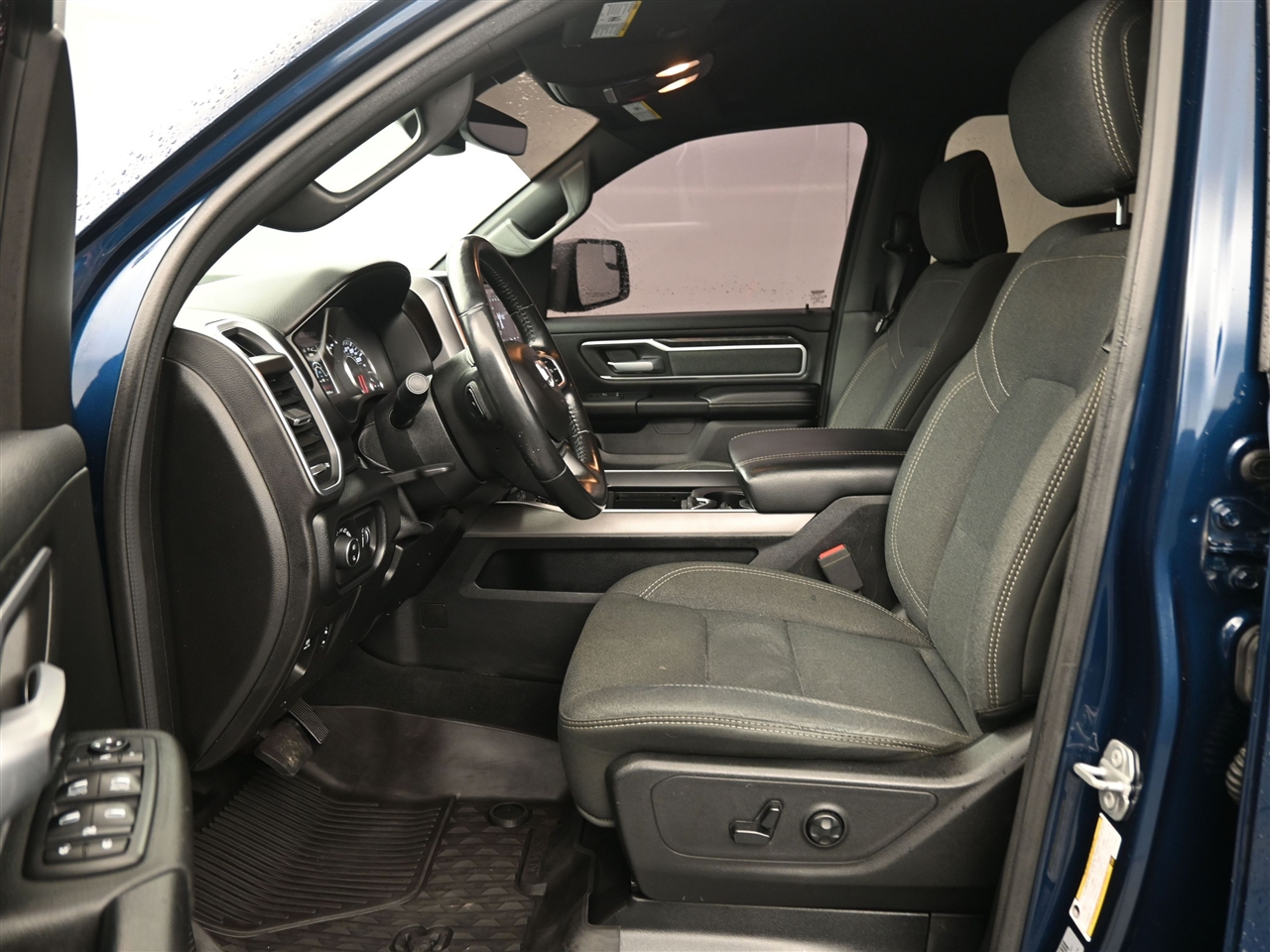 RAM 1500 Big Horn Crew Cab SWB 4WD 2020