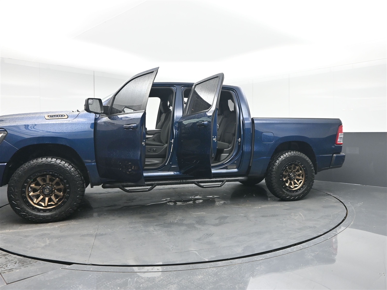 RAM 1500 Big Horn Crew Cab SWB 4WD 2020