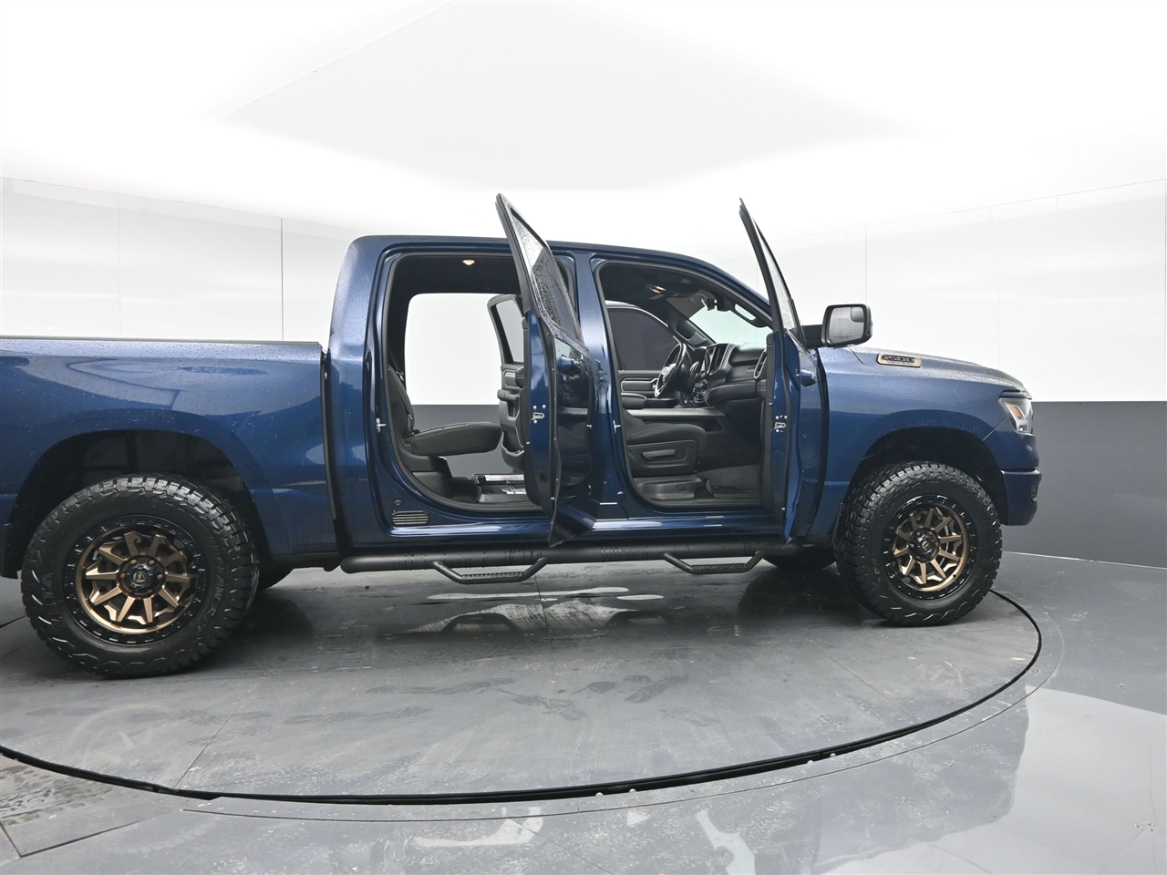 RAM 1500 Big Horn Crew Cab SWB 4WD 2020