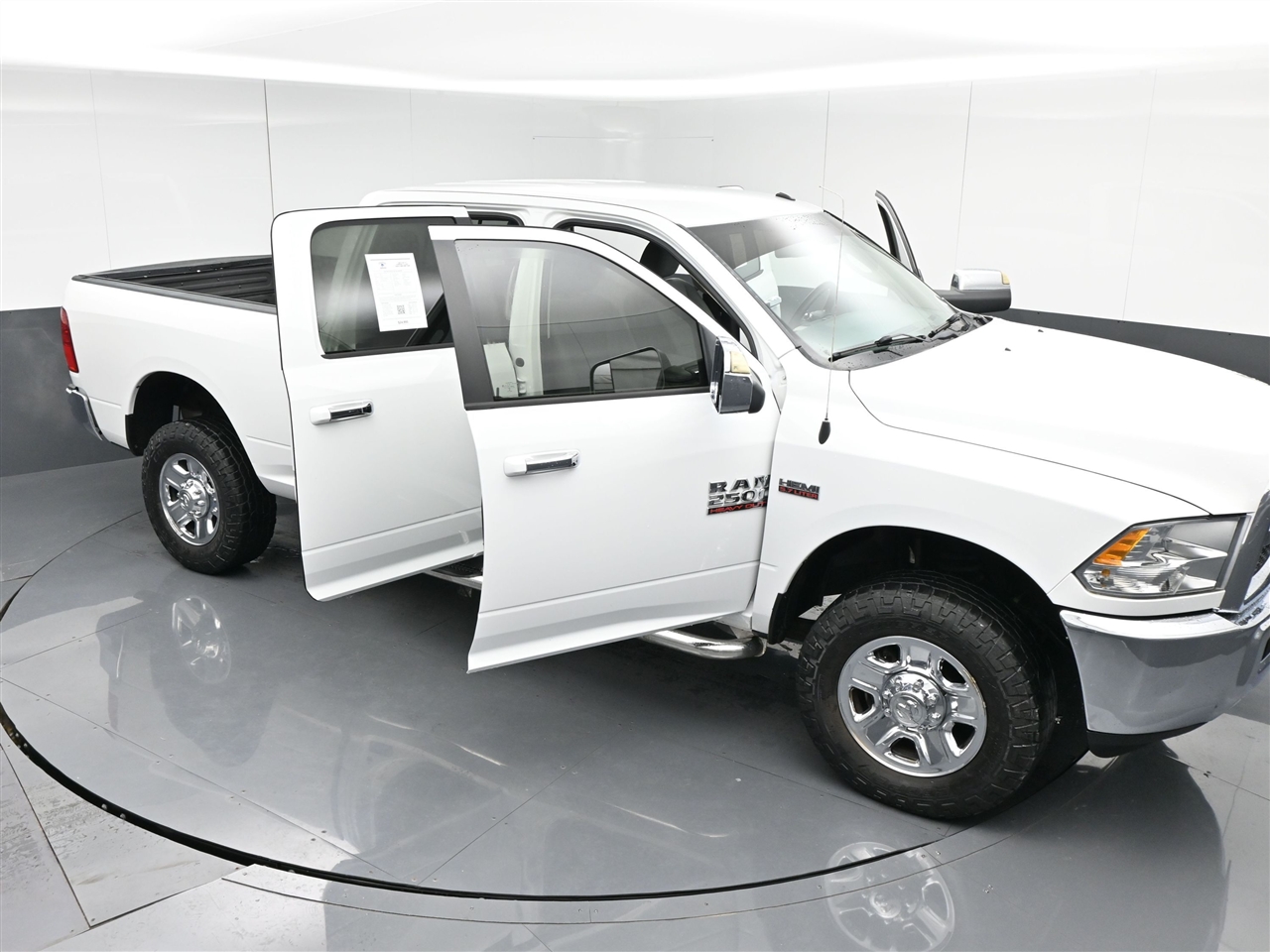 RAM 2500 SLT Crew Cab SWB 4WD 2016