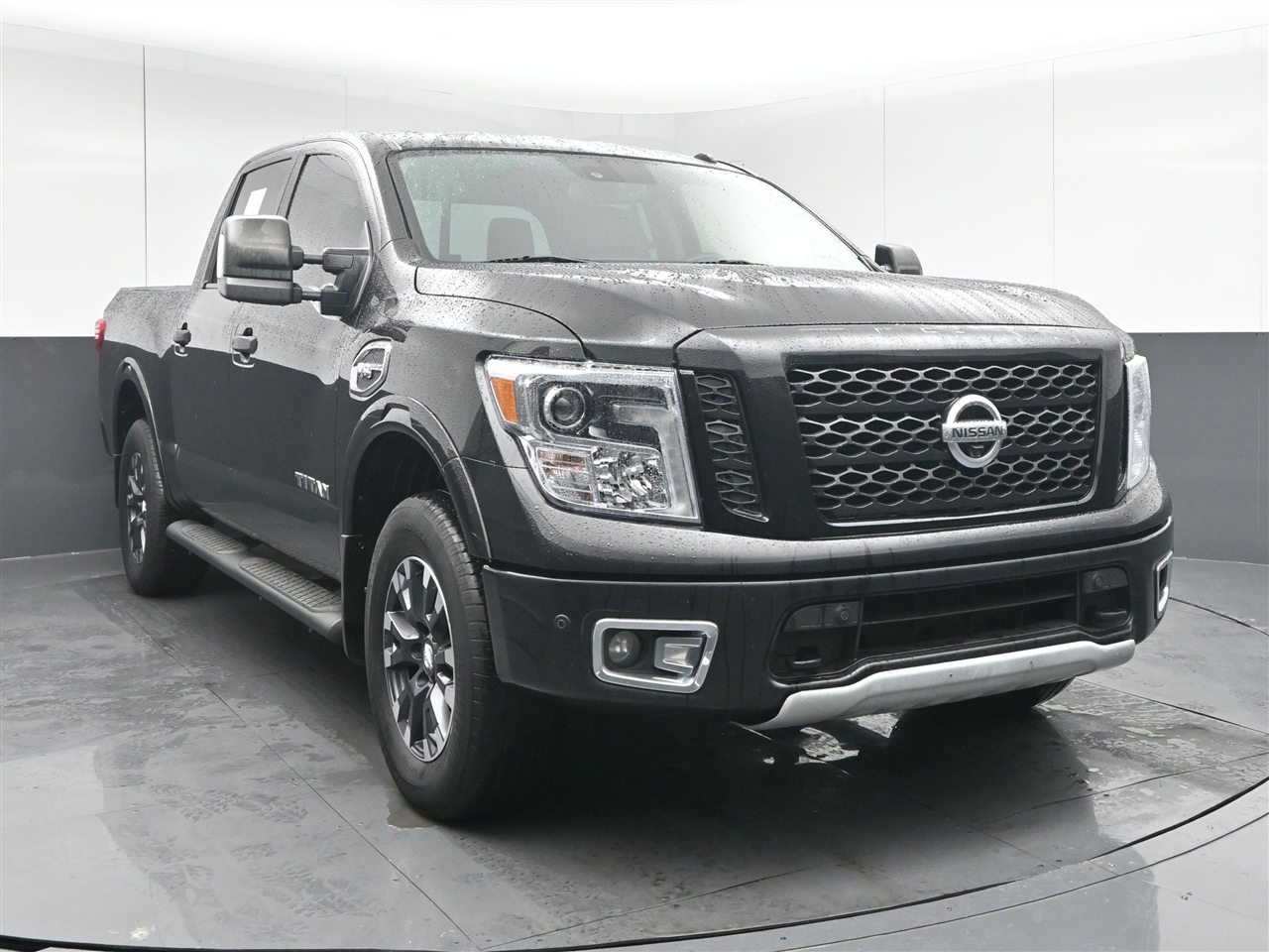 Nissan Titan PRO-4X Crew Cab 4WD 2017