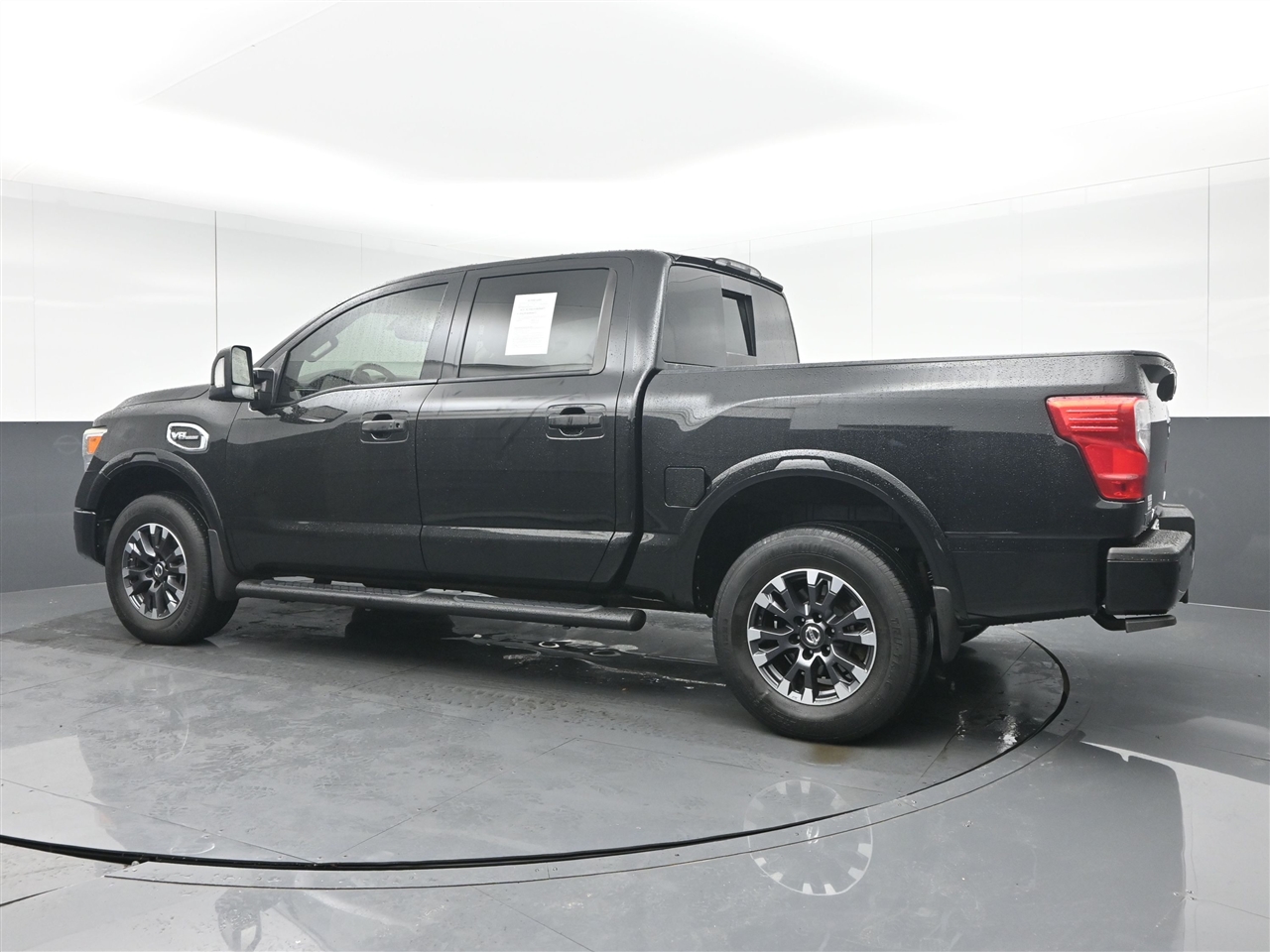 Nissan Titan PRO-4X Crew Cab 4WD 2017