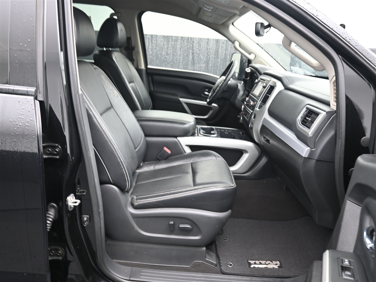 Nissan Titan PRO-4X Crew Cab 4WD 2017