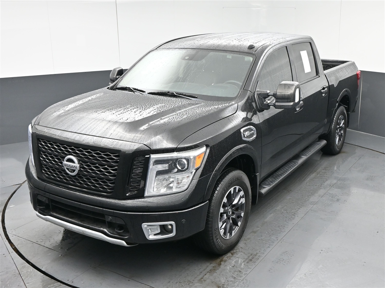Nissan Titan PRO-4X Crew Cab 4WD 2017