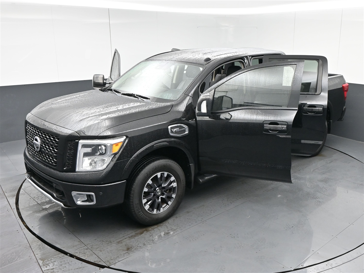 Nissan Titan PRO-4X Crew Cab 4WD 2017