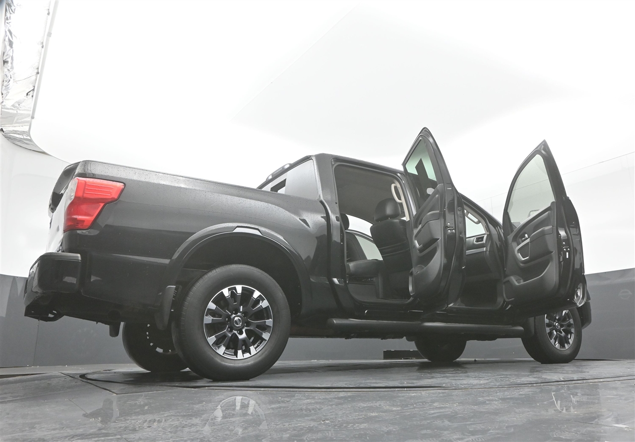 Nissan Titan PRO-4X Crew Cab 4WD 2017