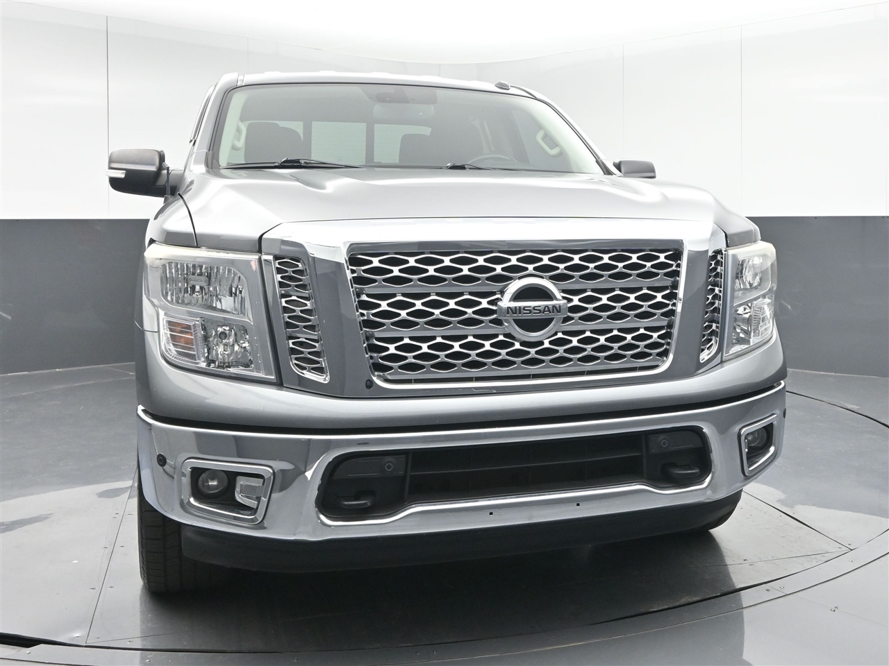Nissan Titan SV Crew Cab 4WD 2017