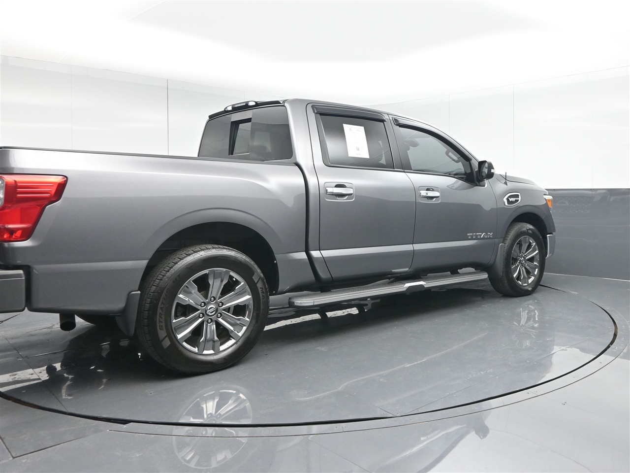 Nissan Titan SV Crew Cab 4WD 2017