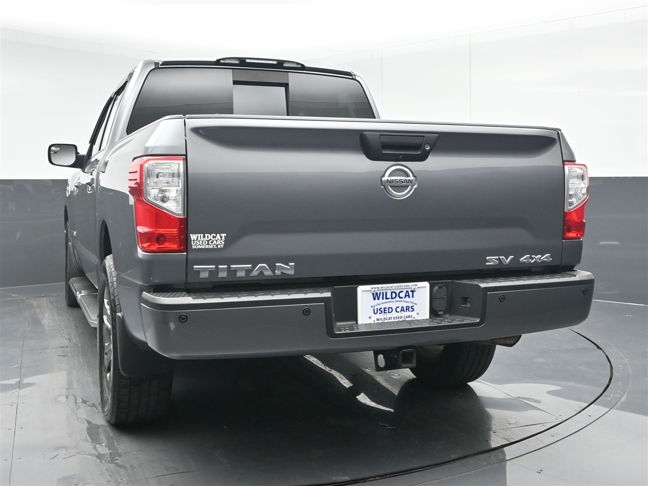 Nissan Titan SV Crew Cab 4WD 2017