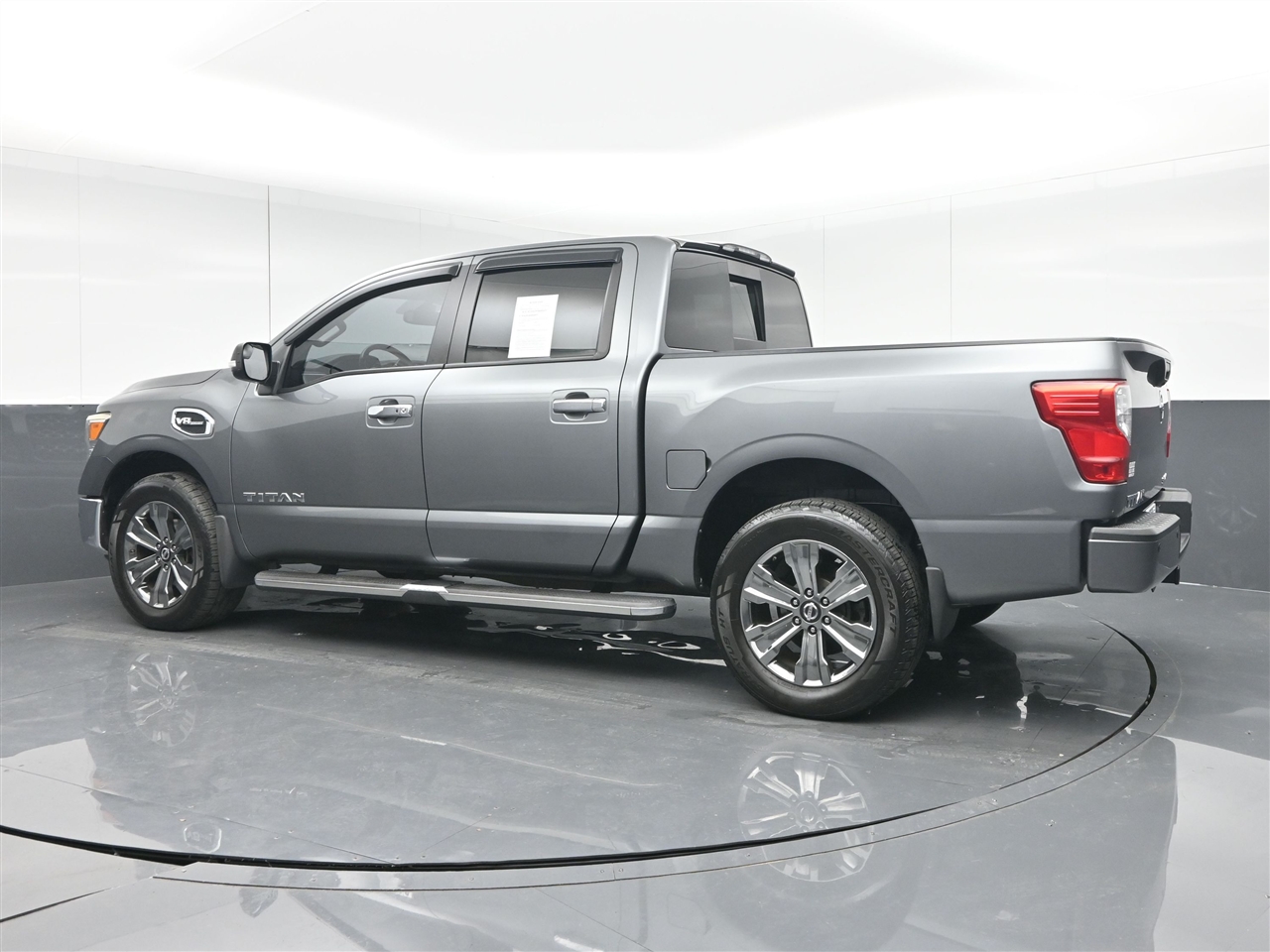 Nissan Titan SV Crew Cab 4WD 2017