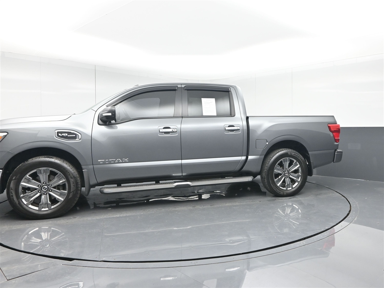 Nissan Titan SV Crew Cab 4WD 2017