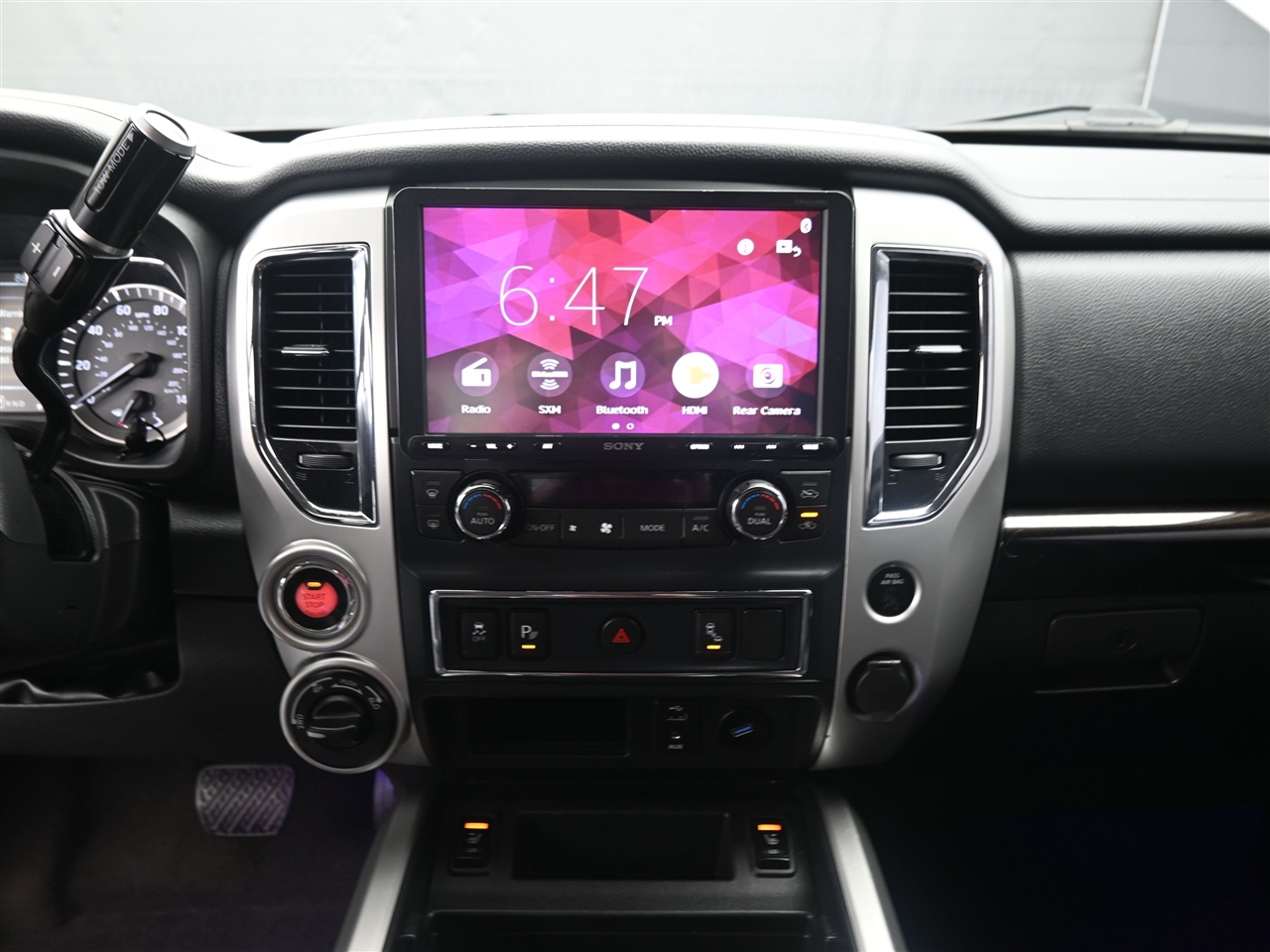 Nissan Titan SV Crew Cab 4WD 2017