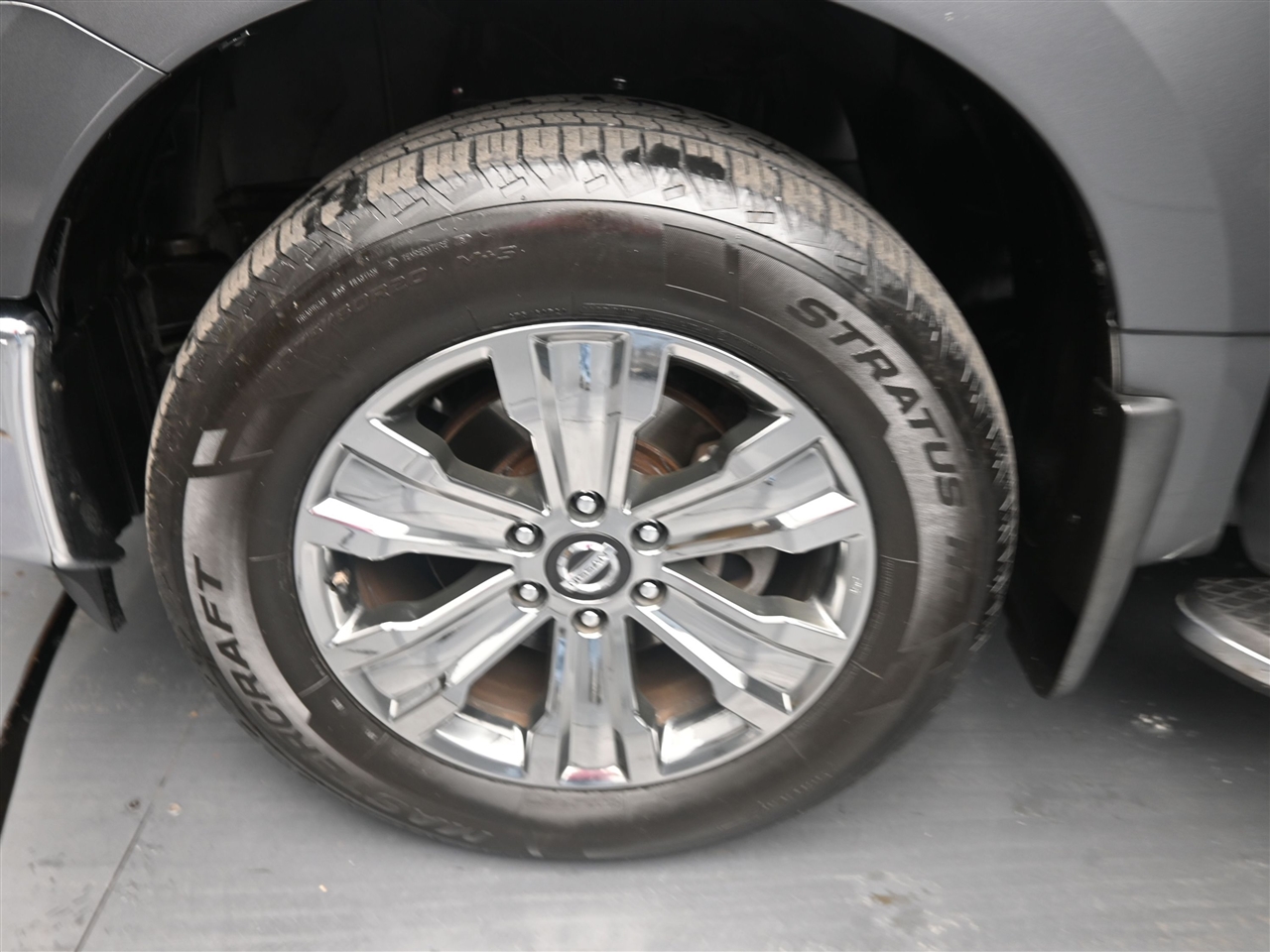 Nissan Titan SV Crew Cab 4WD 2017