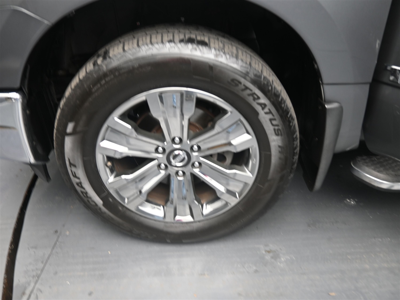 Nissan Titan SV Crew Cab 4WD 2017