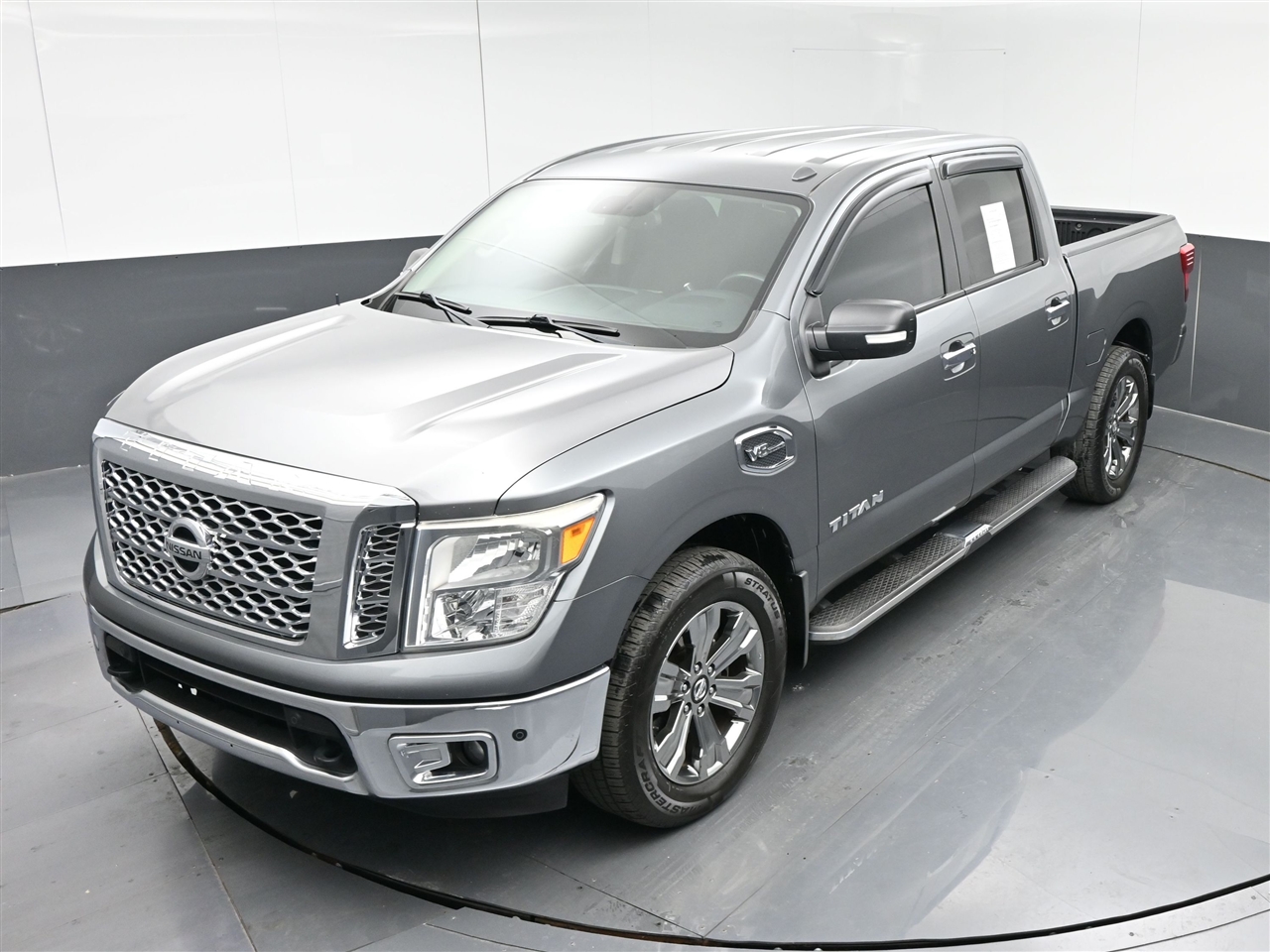 Nissan Titan SV Crew Cab 4WD 2017
