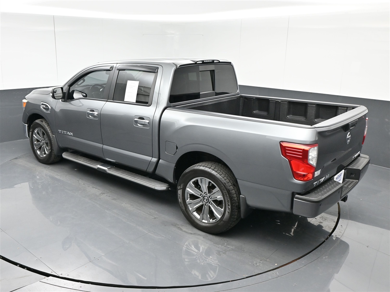 Nissan Titan SV Crew Cab 4WD 2017