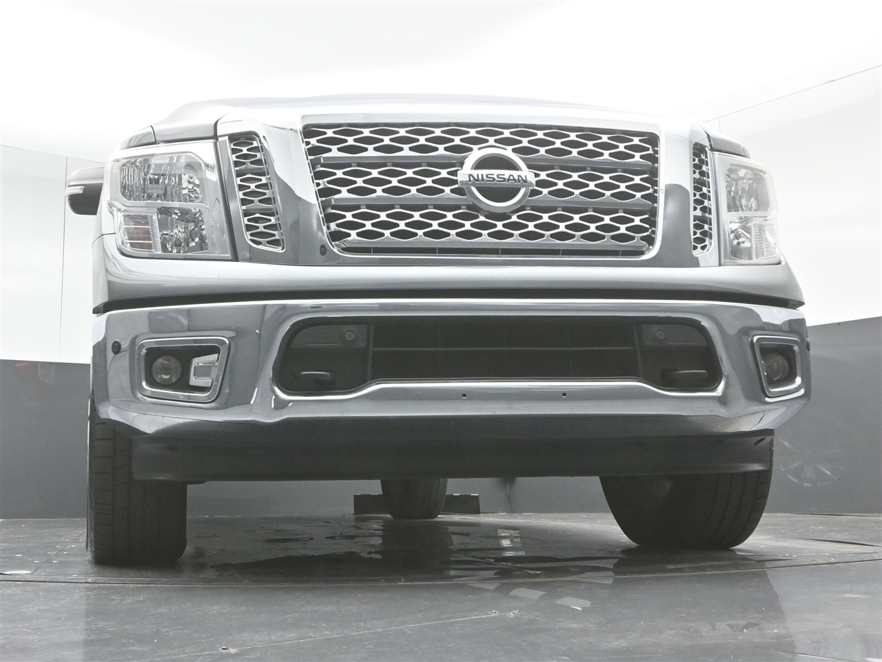Nissan Titan SV Crew Cab 4WD 2017