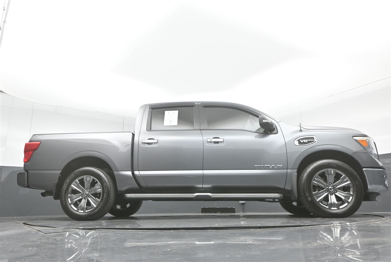 Nissan Titan SV Crew Cab 4WD 2017
