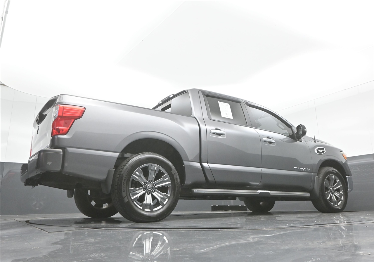 Nissan Titan SV Crew Cab 4WD 2017