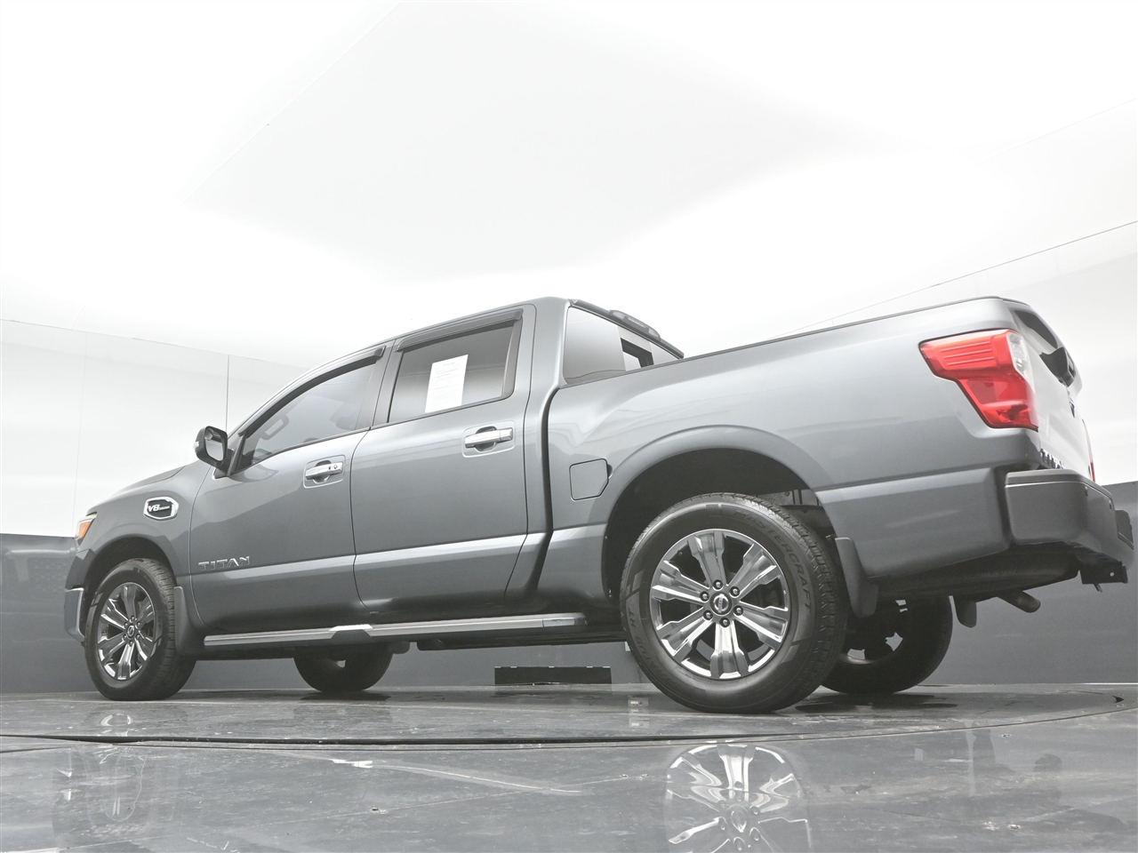 Nissan Titan SV Crew Cab 4WD 2017