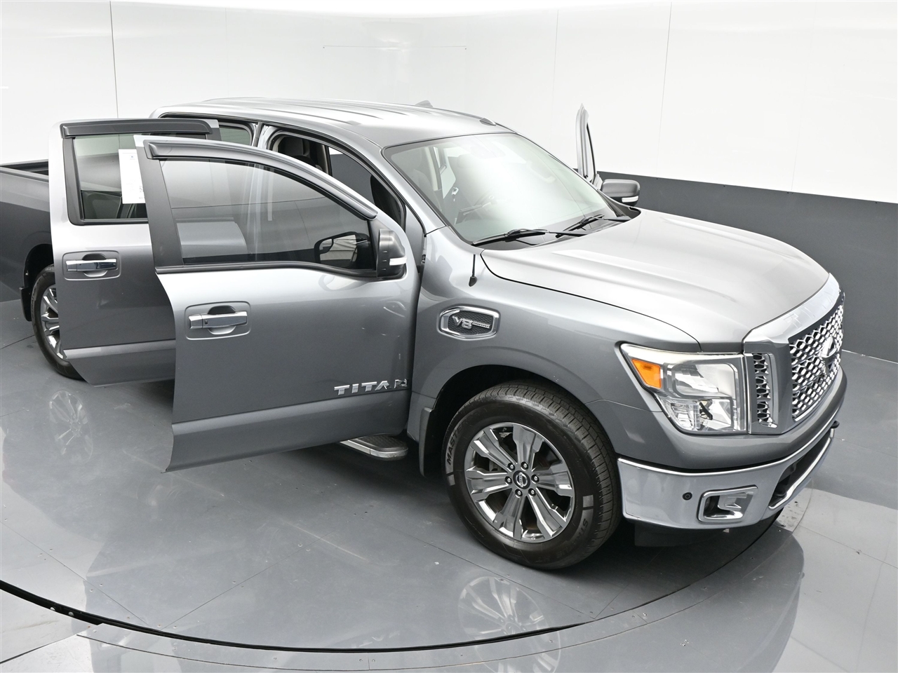 Nissan Titan SV Crew Cab 4WD 2017