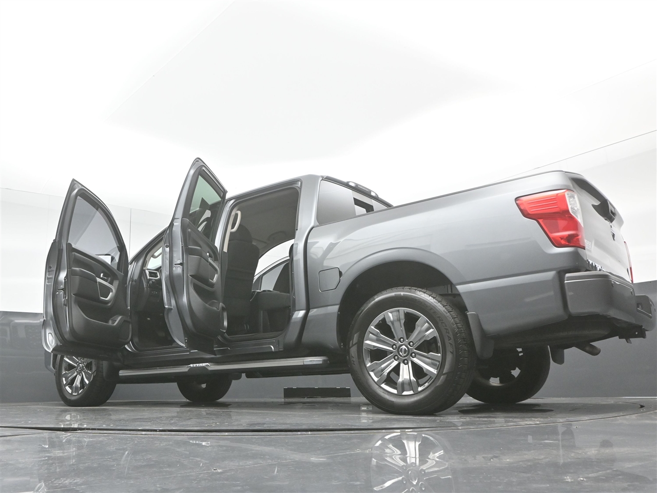 Nissan Titan SV Crew Cab 4WD 2017