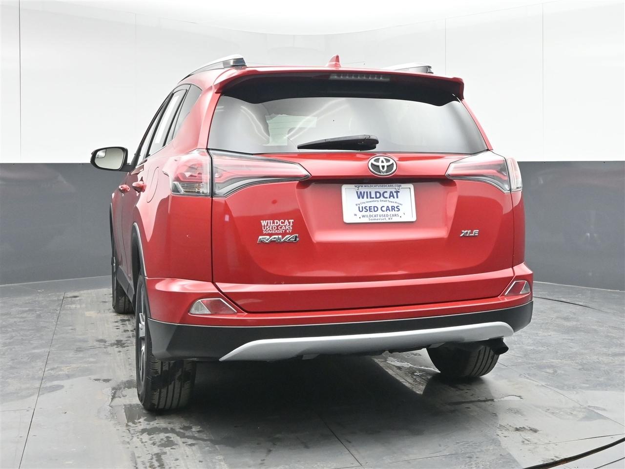 Toyota RAV4 XLE FWD 2016