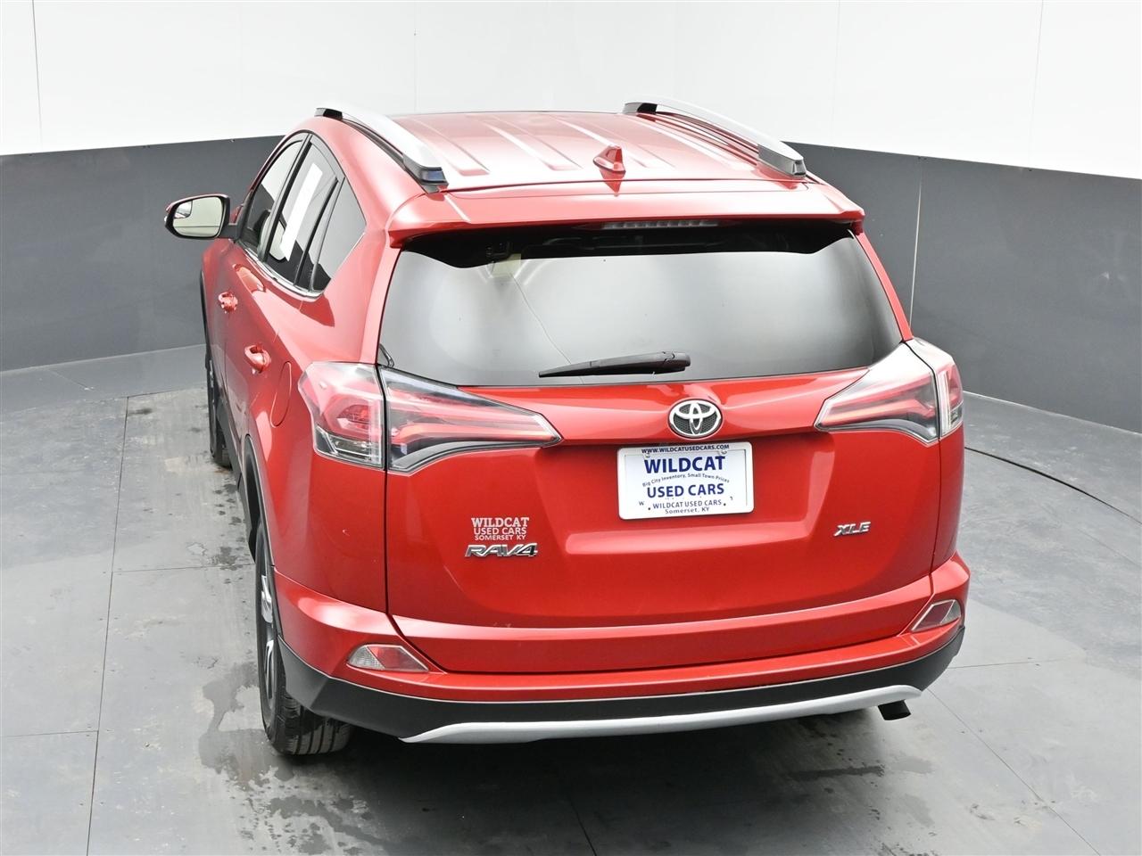 Toyota RAV4 XLE FWD 2016