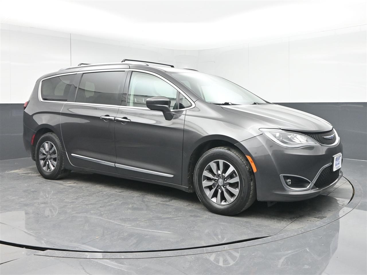 Chrysler Pacifica Touring-L Plus 2020