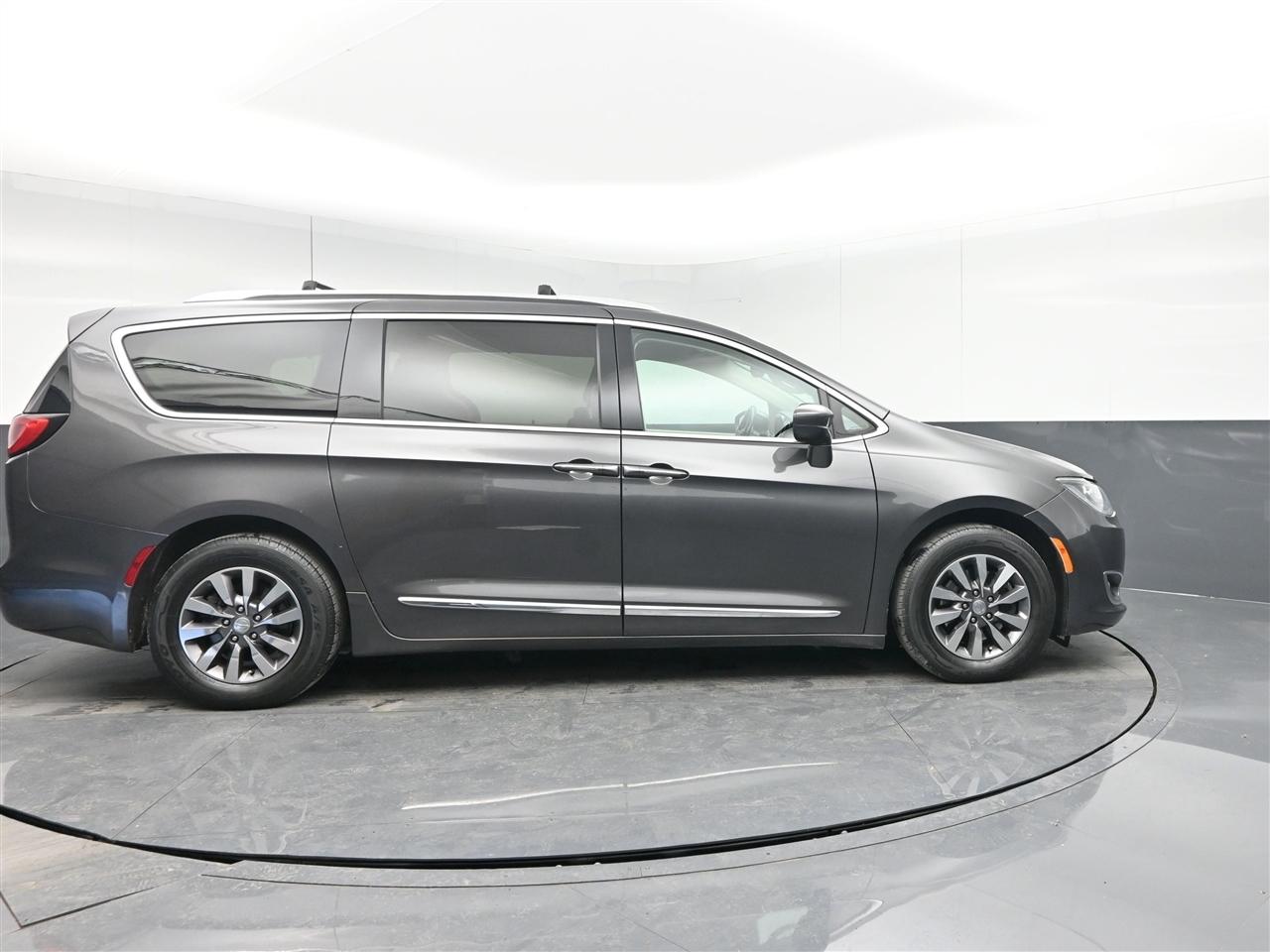 Chrysler Pacifica Touring-L Plus 2020