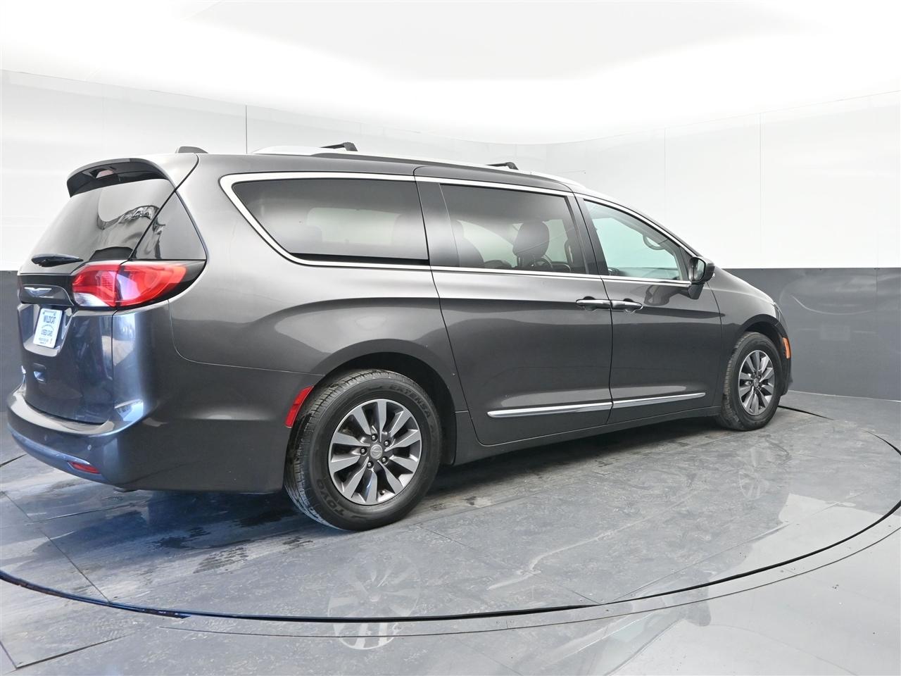 Chrysler Pacifica Touring-L Plus 2020