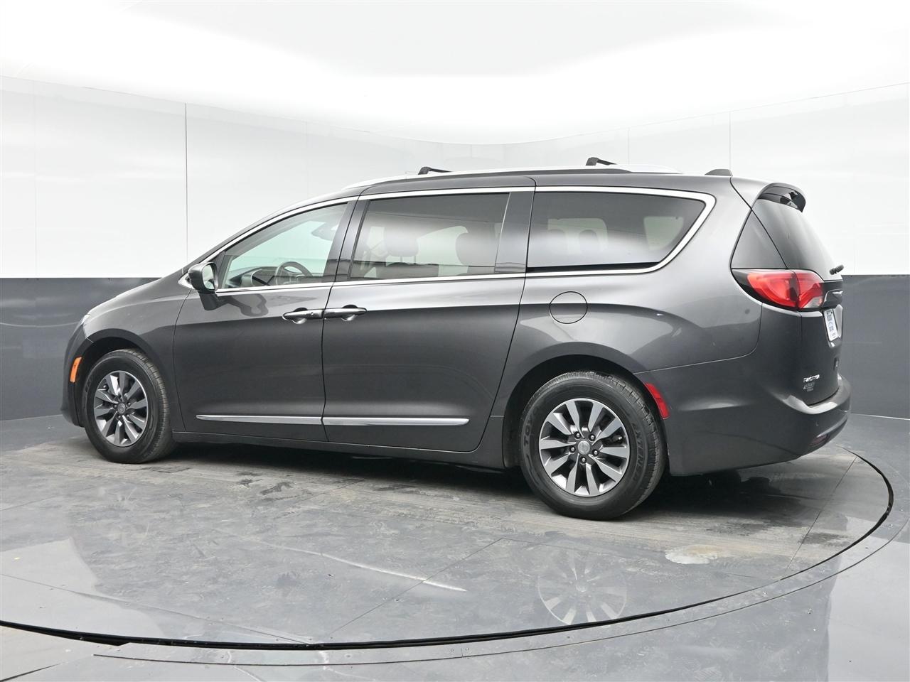 Chrysler Pacifica Touring-L Plus 2020