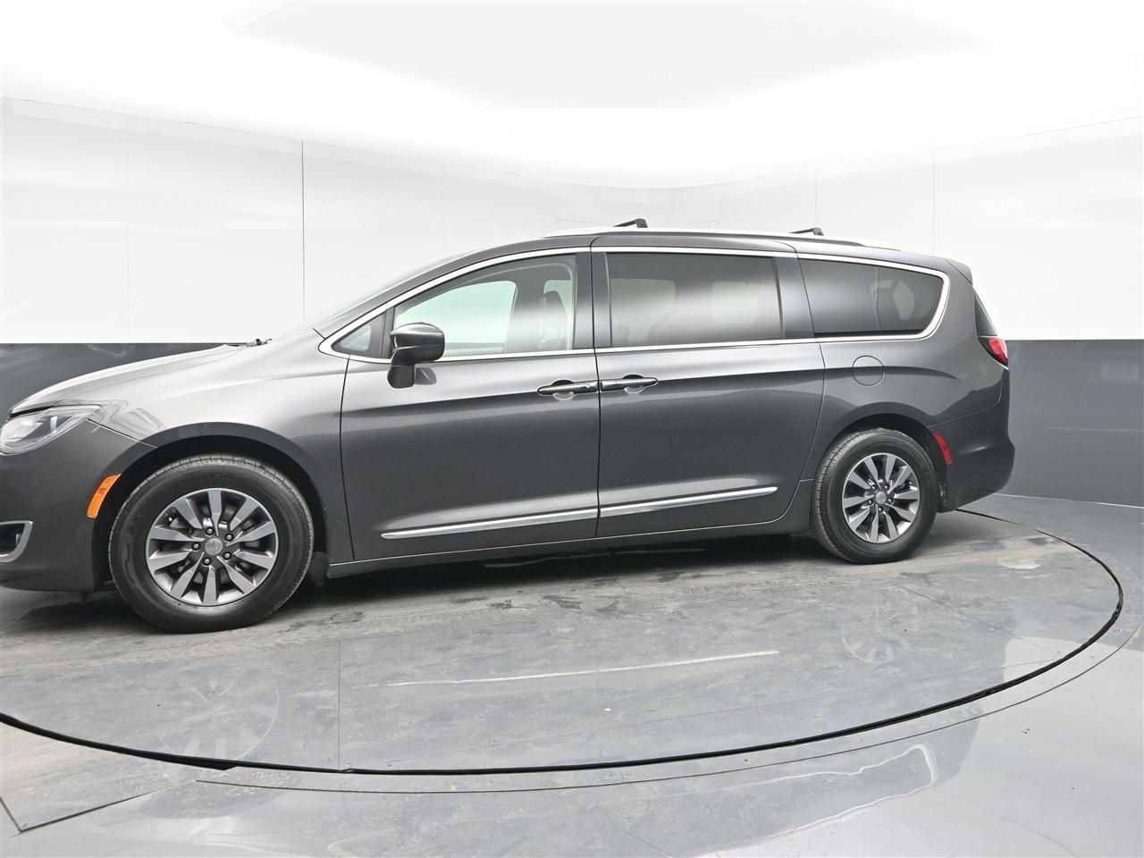 Chrysler Pacifica Touring-L Plus 2020