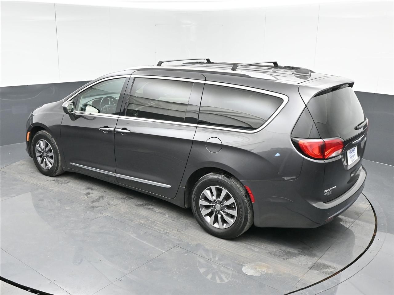 Chrysler Pacifica Touring-L Plus 2020
