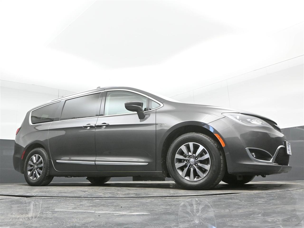 Chrysler Pacifica Touring-L Plus 2020