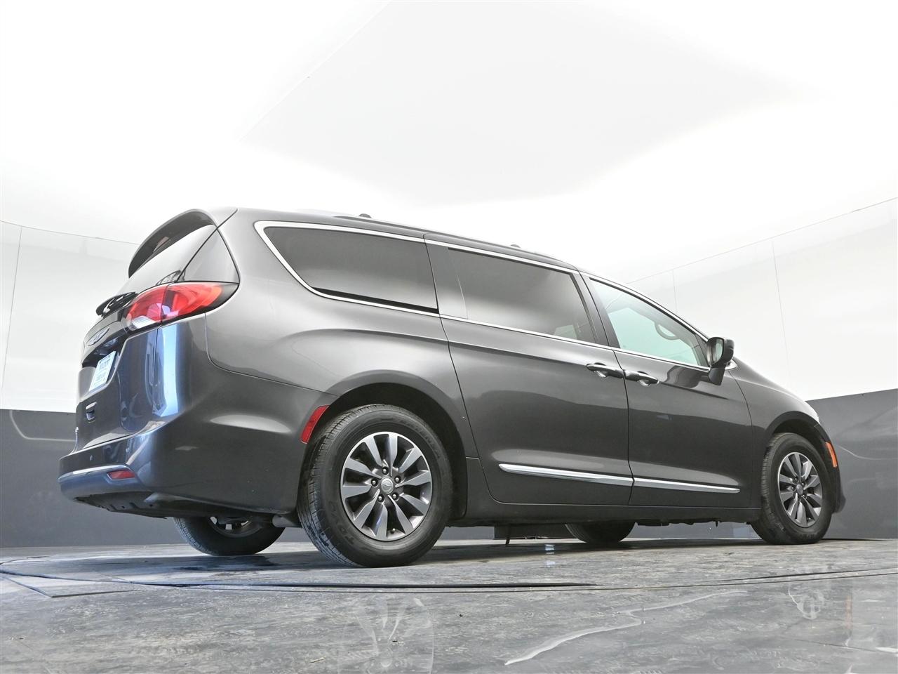 Chrysler Pacifica Touring-L Plus 2020